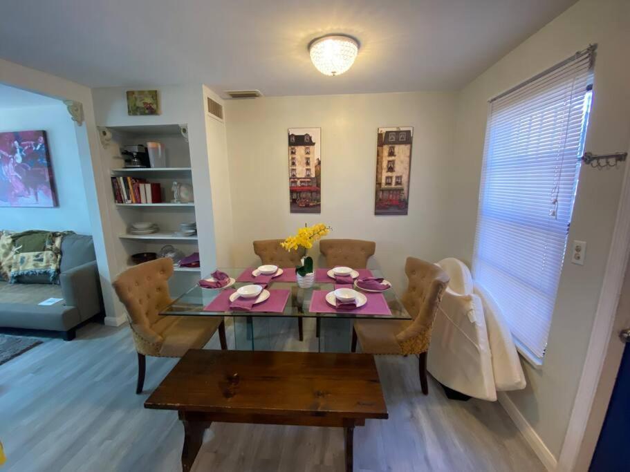 Private Townhouse With Courtyard And Covered Patio เวสต์ปาล์มบีช ภายนอก รูปภาพ
