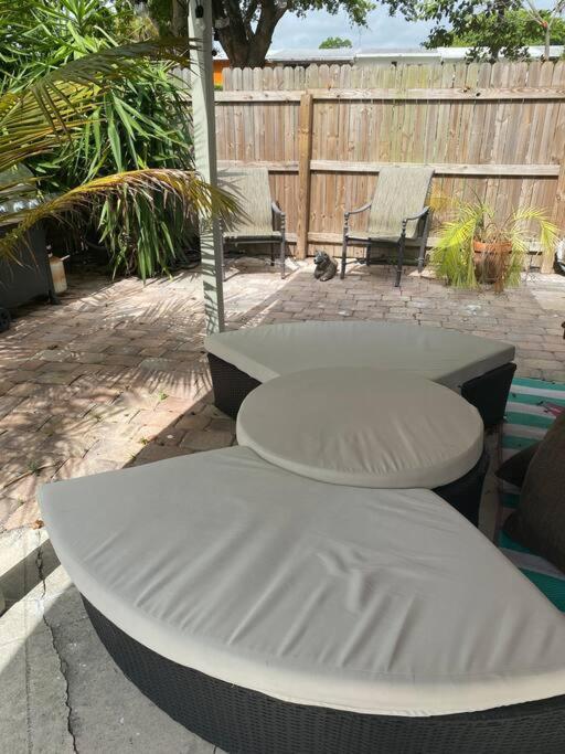 Private Townhouse With Courtyard And Covered Patio เวสต์ปาล์มบีช ภายนอก รูปภาพ
